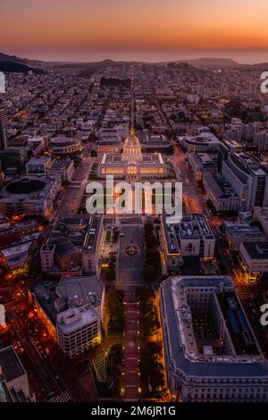 San Francisco Rathaus Nach Sonnenuntergang Luftbildaufnahme Nacht Stockfoto