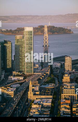 Downtown San Francisco mit Bay Bridge Interstate 80 Stockfoto