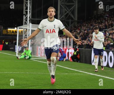 London, Großbritannien. 04. Januar 2023. London ENGLAND - 04. Januar: Tottenham Hotspur's Harry Kane feiert sein 1. Tor während des Fußballspiels der englischen Premier League zwischen Crystal Palace und Tottenham Hotspur im Selhurst Park, London am 04. Januar 2023 Gutschrift: Action Foto Sport/Alamy Live News Stockfoto