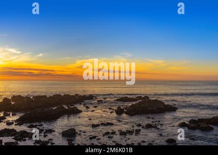 Panoramablick auf den Sonnenuntergang über der Monterey Bay in Kalifornien Stockfoto