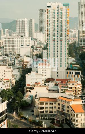 Nha Trang, Vietnam - 3. November 2022 : Resorthotel und Stadtbild Stockfoto