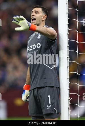 Birmingham, Großbritannien. 4. Januar 2023. Emiliano Martinez von Aston Villa während des Premier League-Spiels im Villa Park, Birmingham. Der Bildausdruck sollte lauten: Darren Staples/Sportimage Credit: Sportimage/Alamy Live News Stockfoto