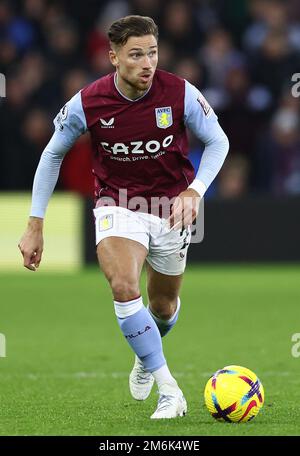 Birmingham, Großbritannien. 4. Januar 2023. Matty Cash von Aston Villa während des Premier League-Spiels im Villa Park, Birmingham. Der Bildausdruck sollte lauten: Darren Staples/Sportimage Credit: Sportimage/Alamy Live News Stockfoto