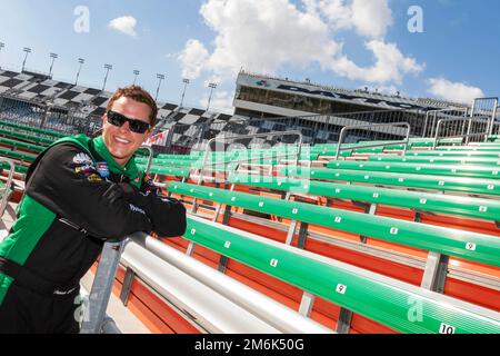 DAYTONA BEACH, FL - 20. FEBRUAR 2011: Trevor Bayne (21) wird der jüngste Fahrer, der das Daytona 500-Rennen auf dem Daytona International Speedway in Daytona Beach, FL, gewonnen hat. Stockfoto