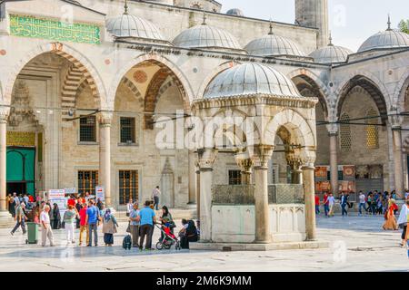 Äußere Ansicht der Kuppel in der osmanischen Architektur in der Türkei Stockfoto