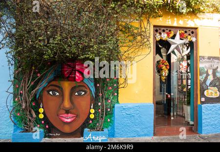 Stadt Cartagena, Columbia: Wunderschönes Wandgemälde an der Wand des Restaurants in der Altstadt von Cartagena. Stockfoto