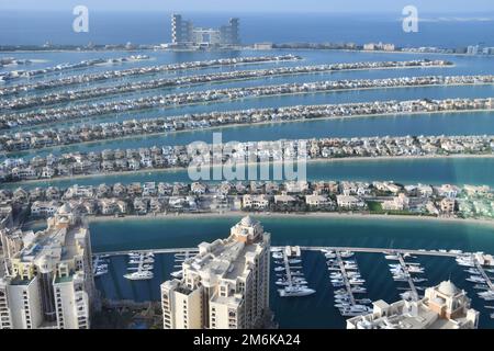 Der Blick auf Palm Jumeirah von der Aussichtsplattform am Palm Tower (St Regis Hotel) in Dubai, Vereinigte Arabische Emirate Stockfoto