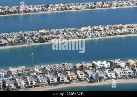 Der Blick auf Palm Jumeirah von der Aussichtsplattform am Palm Tower (St Regis Hotel) in Dubai, Vereinigte Arabische Emirate Stockfoto