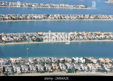 Der Blick auf Palm Jumeirah von der Aussichtsplattform am Palm Tower (St Regis Hotel) in Dubai, Vereinigte Arabische Emirate Stockfoto