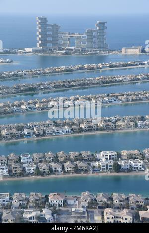 Der Blick auf Palm Jumeirah von der Aussichtsplattform am Palm Tower (St Regis Hotel) in Dubai, Vereinigte Arabische Emirate Stockfoto