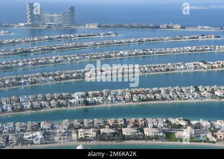 Der Blick auf Palm Jumeirah von der Aussichtsplattform am Palm Tower (St Regis Hotel) in Dubai, Vereinigte Arabische Emirate Stockfoto