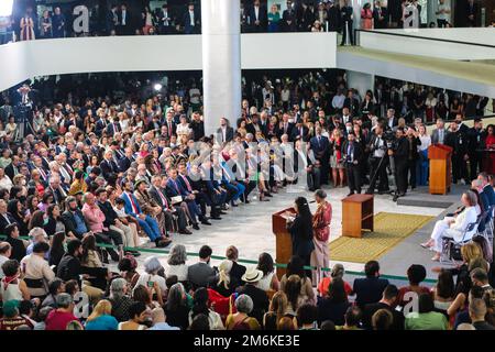 Brasilia, Brasilien. 04. Januar 2023. DF - Brasilia - 01/04/2023 - BRASILIA, BESITZ VON MARINA SILVA - Stellvertretende Bundesministerin Marina Silva während der Einweihungszeremonie als Umweltministerin, die am Mittwoch (3) im Planalto-Palast stattfand. Foto: Scarlett Rocha/AGIF/Sipa USA Guthaben: SIPA USA/Alamy Live News Stockfoto