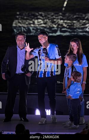 Porto Alegre, Brasilien. Januar 4. 2023, Arena Gr&#xea;mio, Porto Alegre, Rio Grande do Sul, Brasilien: Luis Suárez wird in der Campeonato Brasileiro Série als neueste Signatur für Gremio Präsentiert A Credit: Action Plus Sports Images/Alamy Live News Stockfoto