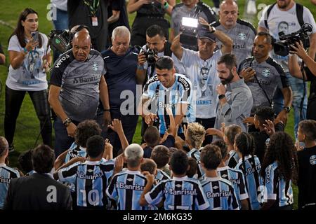 Porto Alegre, Brasilien. Januar 4. 2023, Arena Gr&#xea;mio, Porto Alegre, Rio Grande do Sul, Brasilien: Luis Suárez wird in der Campeonato Brasileiro Série als neueste Signatur für Gremio Präsentiert A Credit: Action Plus Sports Images/Alamy Live News Stockfoto