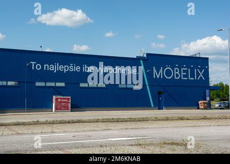 Levice, Slowakei - 26. Juni 2022 : Mobelix. Österreichische Möbelverkaufskette. Einer der größten Einzelhändler für Möbel und Wohnungen Stockfoto