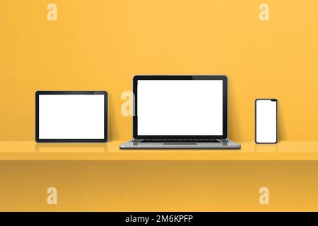 Laptop, Mobiltelefon und digitaler Tablet-pc auf gelbem Wandregal. Horizontaler Hintergrund Stockfoto
