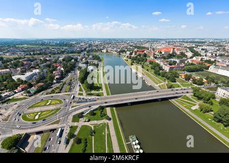 Genießen Sie einen Blick aus der Vogelperspektive auf die Stadtlandschaft von Krakau Stockfoto