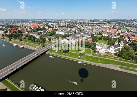 Genießen Sie einen Blick aus der Vogelperspektive auf die Stadtlandschaft von Krakau Stockfoto