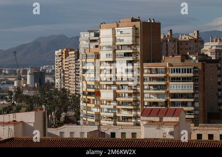 Appartementblöcke im La Malagueta Beach District, Malaga, Andalusien, Spanien, Europa. Stockfoto