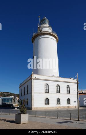 Leuchtturm (La Farola De Malaga) an der Hafenpromenade Muelle uno, Malaga, Spanien, Andalusien, Europa. Stockfoto