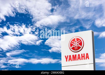 Werbung und Firmenzeichen des Unternehmens Yamaha Stockfoto