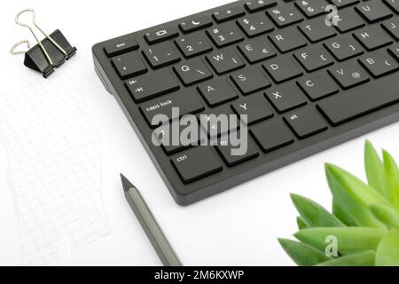 Computertastatur Und Symbol. Informationsmedium Für Die Kommunikation. Laptop-Tastatur Zum Eingeben Neuer Ideen Und Planen Der Entwicklung. Stockfoto