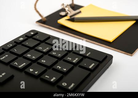 Computertastatur Und Symbol. Informationsmedium Für Die Kommunikation. Laptop-Tastatur Zum Eingeben Neuer Ideen Und Planen Der Entwicklung. Stockfoto