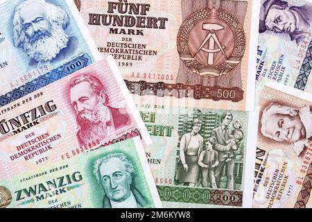 Altes Geld aus Ostdeutschland, ein Hintergrund Stockfoto