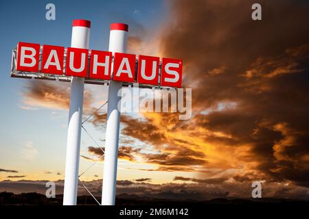 Werbeschild der Firma BAUHAUS Stockfoto