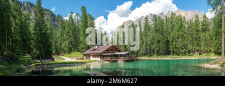 Lago Ghedina (See Ghedina) im Sommer. Panoramablick. Cortina D'Ampezzo, Dolomiten, Italien. Stockfoto