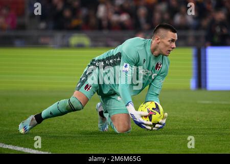 Lucasz Skorupski (Bologna FC) während der Italienischen Fußballmeisterschaft Am 04. Januar 2023 Im Olimpic-Stadion in Rom Ein 2022/2023:1-Spiel zwischen AS Roma und Bologna FC. Stockfoto