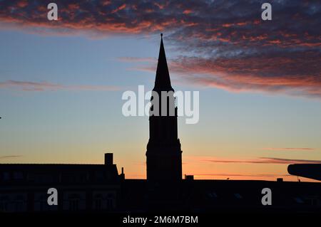 Sonnenaufgang über dem historischen Rathaus in Kiel, Schleswig - Holstein Stockfoto