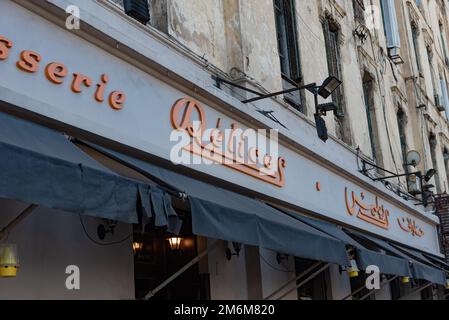 Alexandria, Ägypten. Dezember 4. 2022 Délices Patisserie Alexandria, serviert nahöstliche Küche, Gebäck, Kuchen und Kaffee, eine der besten Stockfoto