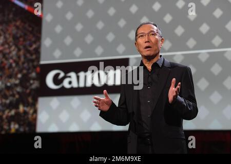 Kazuto „Kevin“ Ogawa, President & CEO von Canon Americas, spricht am 4. Januar 2023 anlässlich des CES 2023 Media Day im Mandalay Bay Convention Center in Las Vegas, NV. (Foto: Bryan Steffy/Sipa USA) Stockfoto