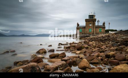 Blick auf den historischen Blacksod Lighthouse aus dem 19. Jahrhundert auf der Halbinsel Mullet im County Mayo in Irel Stockfoto