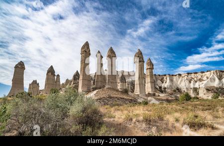 Felsformationen in Love Valley, Kappadokien, Türkei. Stockfoto