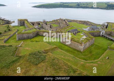 Drohnen-Luftlandschaft des Charles Fort in Kinsale Cork County Irland. Stockfoto