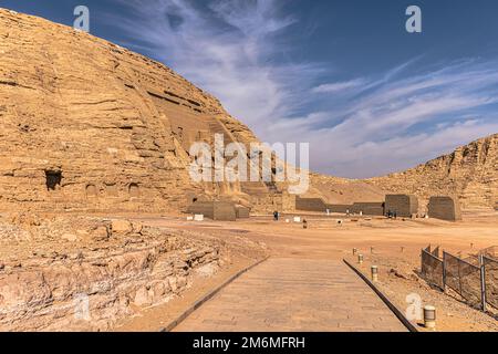 Abu Simbel, Ägypten - 16. November 2021: Der große antike ägyptische Tempel von Abu Simbel, Ägypten Stockfoto