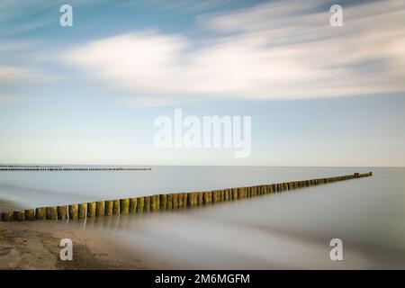 Ostsee. Die Küste. Wellen. Sommer. Juli 2021 Stockfoto