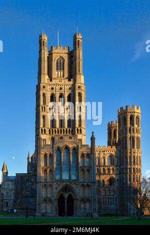 ELY, CAMBRIDGESHIRE, UK - NOVEMBER 23 : Außenansicht der Ely Kathedrale in Ely am 23. November 2012 Stockfoto