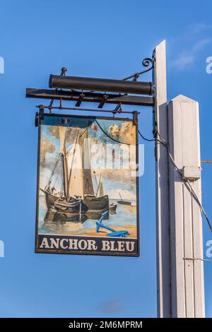 BOSHAM, WEST SUSSEX/UK - Januar 1 : Blue Anchor Pub Anmeldung in Bosham West Sussex am 1. Januar 2013 Stockfoto