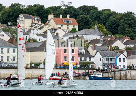 APPLEDORE, DEVON/UK - 14. AUGUST : Segeln in der Torridge und Taw Mündung in Devon am 14. August 2013. Nicht identifizierte Personen. Stockfoto