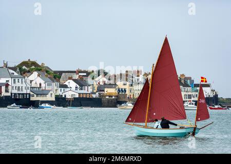 APPLEDORE, DEVON/UK - 14. AUGUST : Segeln in der Torridge und Taw Mündung in Devon am 14. August 2013. Nicht identifizierte Personen. Stockfoto