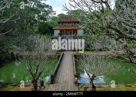 Hue, Vietnam - 25. Dezember 2022: Blick auf das Minh Mang Grab in Hue, Vietnam. Stockfoto