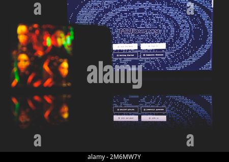 MidJourney auf dem PC-Bildschirm. Midjourney ist künstliche Intelligenz, die Bilder aus Textbeschreibungen erstellt Stockfoto