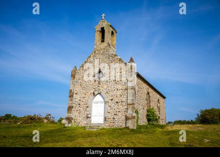 Alte Kirche auf Chausey Insel, Bretagne, Frankreich Stockfoto