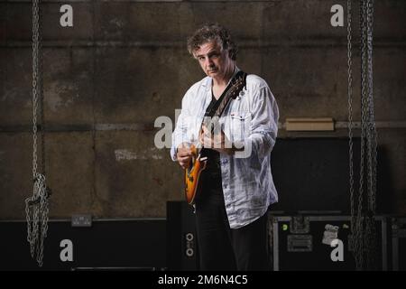 Jakko Jakszyk fotografiert in Elstree Studios, London. Stockfoto