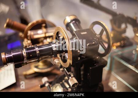 MOSKAU - 29. November 2022. Verschiedene Ausstellungen des Museums. Das Moskauer Planetarium ist eines der größten der Welt und das älteste Planetarium in Ru Stockfoto