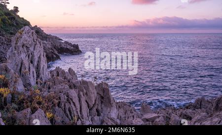 Seascape um Cap Ferrat an der französischen Riviera Stockfoto