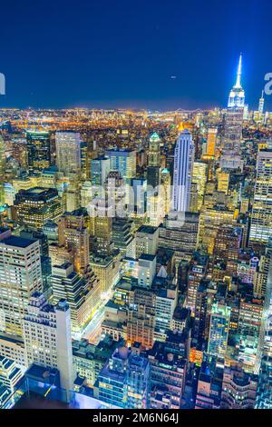 Blick auf die Innenstadt von der Spitze des Felsens aus gesehen (Aussichtsplattform Am Rockefeller Center) Stockfoto